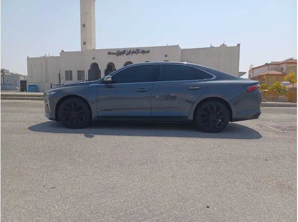 Car image 8