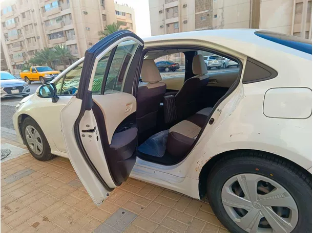 Car image 15
