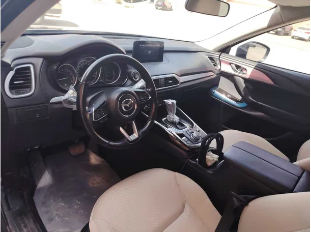 Car image 12