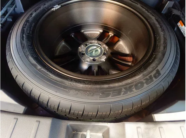 Car image 29