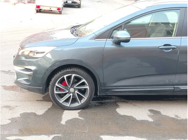 Car image 9