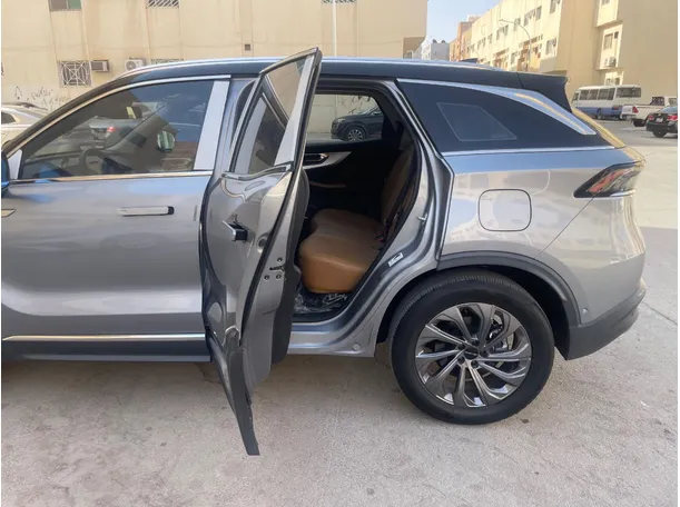 Car image 14