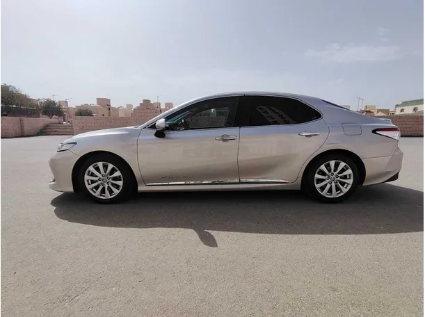 Car image 8