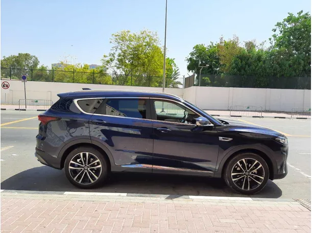 Car image 8