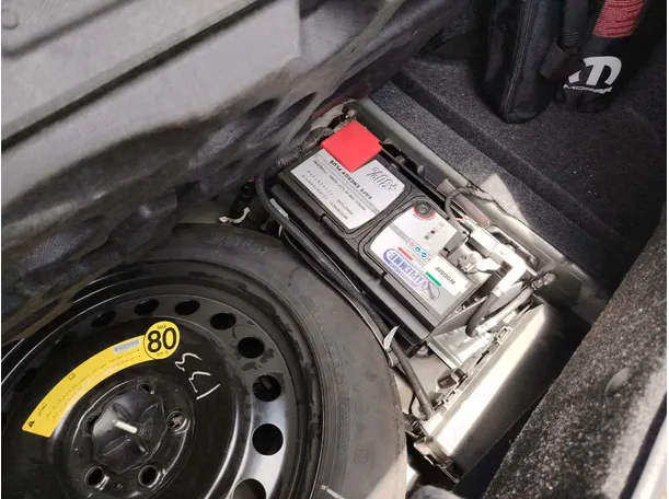 Car image 40
