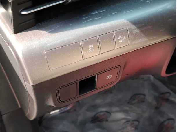 Car image 27