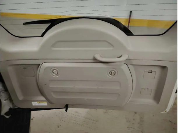 Car image 37