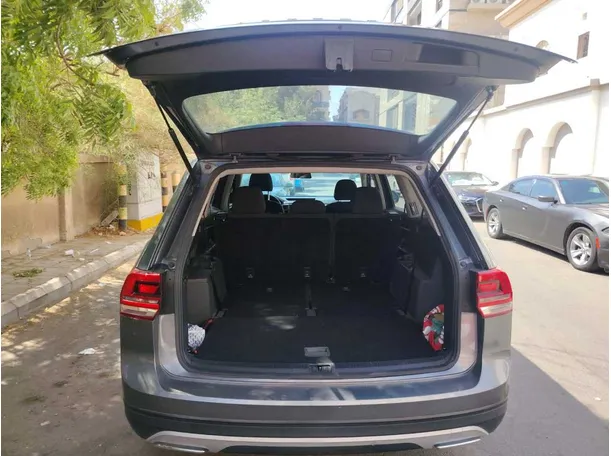 Car image 29