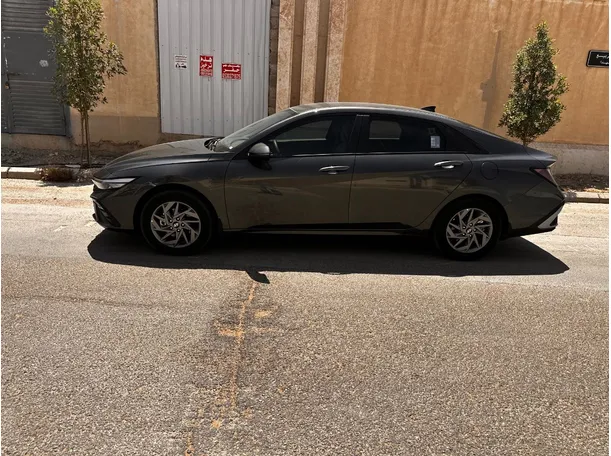 Car image 8