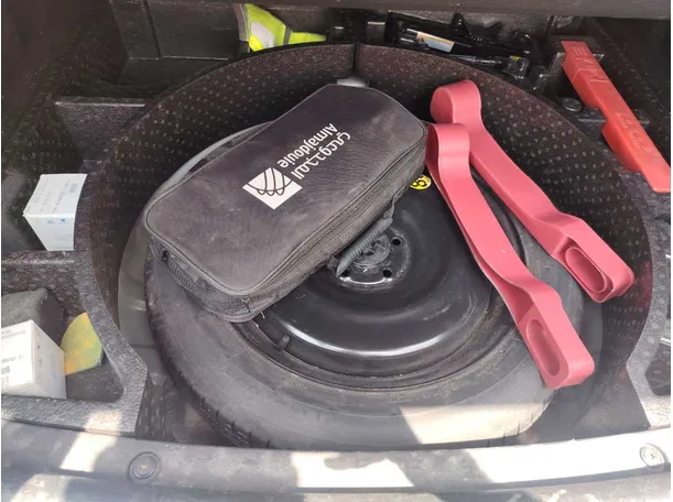Car image 30