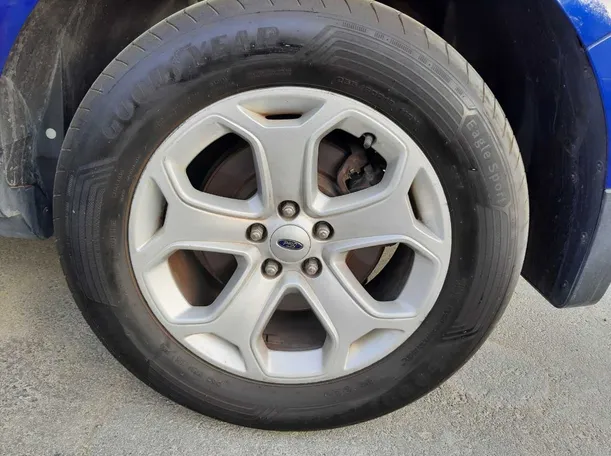 Car image 9