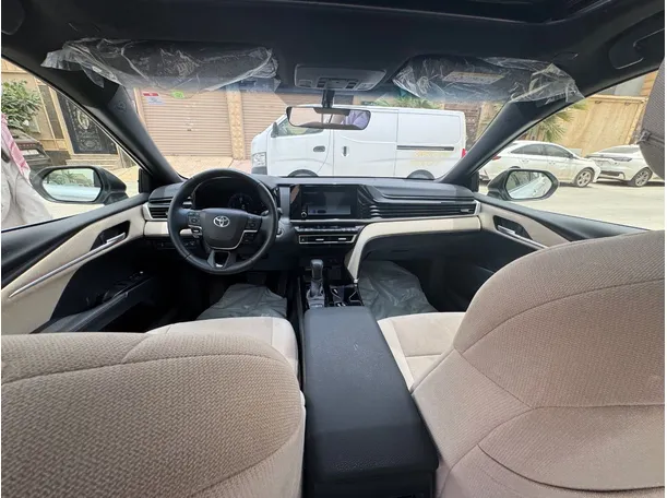 Car image 15