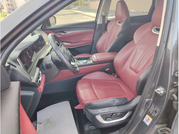 Car image 11