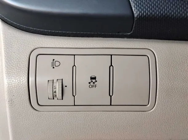 Car image 26