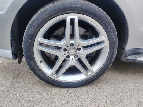 Car image 10