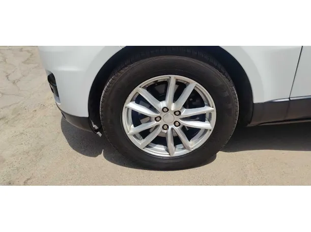 Car image 10