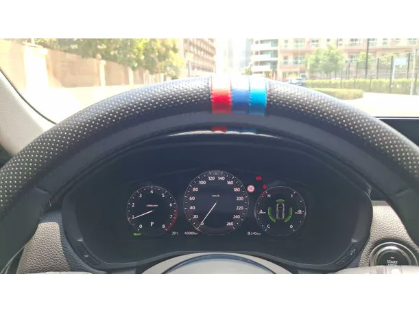 Car image 18