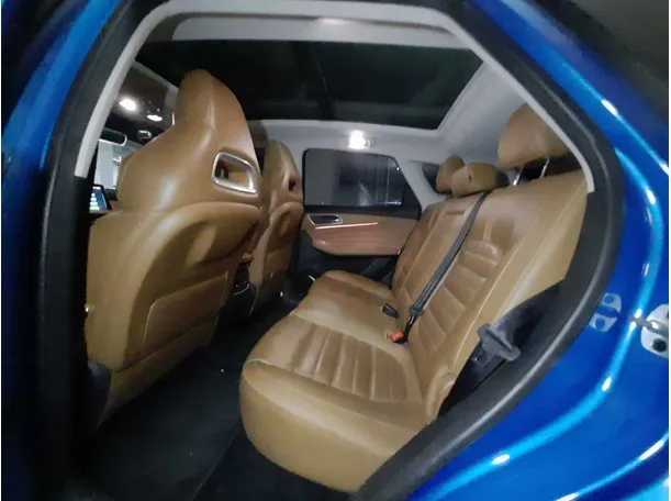 Car image 13
