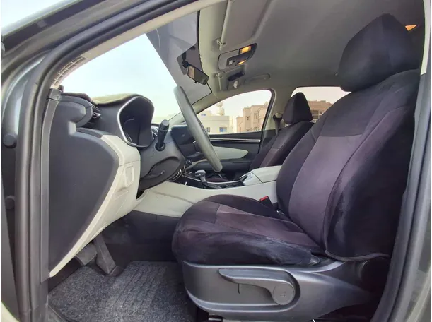 Car image 12