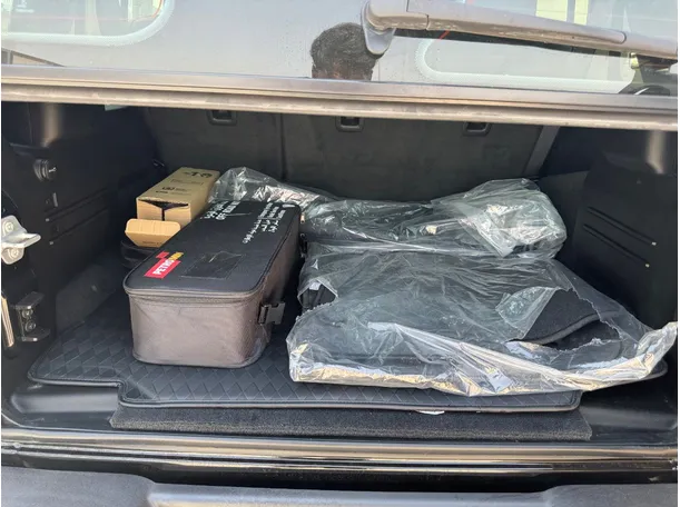 Car image 24