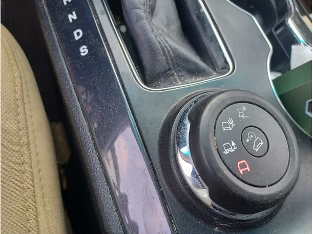 Car image 17
