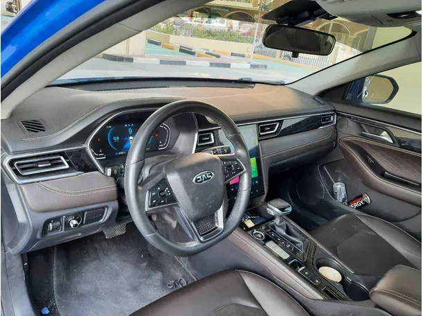 Car image 11