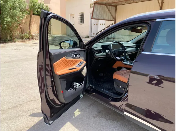 Car image 10