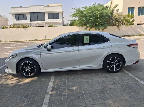 Car image 4