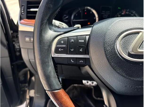 Car image 27