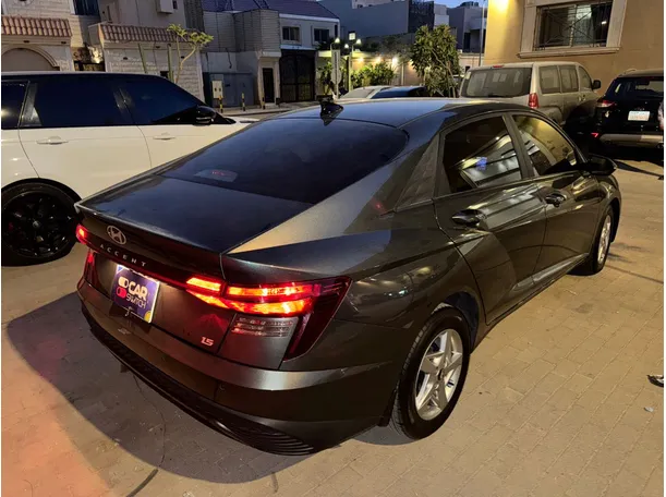 Car image 5