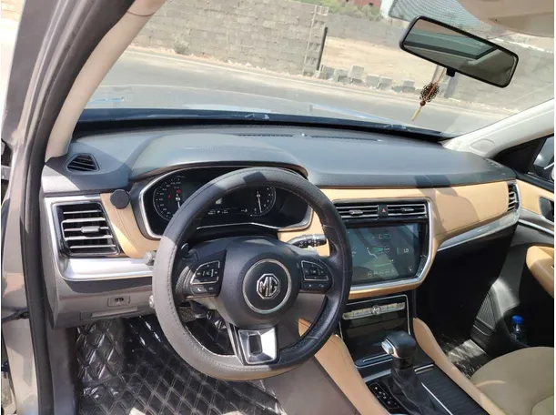 Car image 13