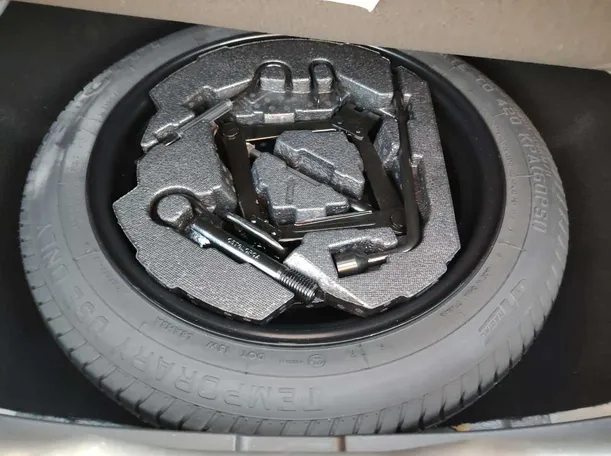 Car image 47