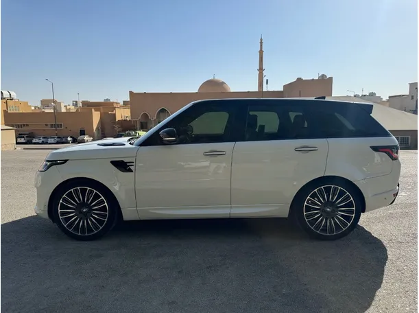 Car image 8