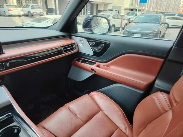 Car image 35