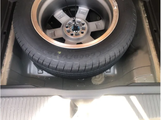 Car image 23