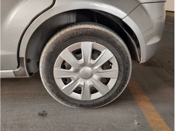 Car image 9