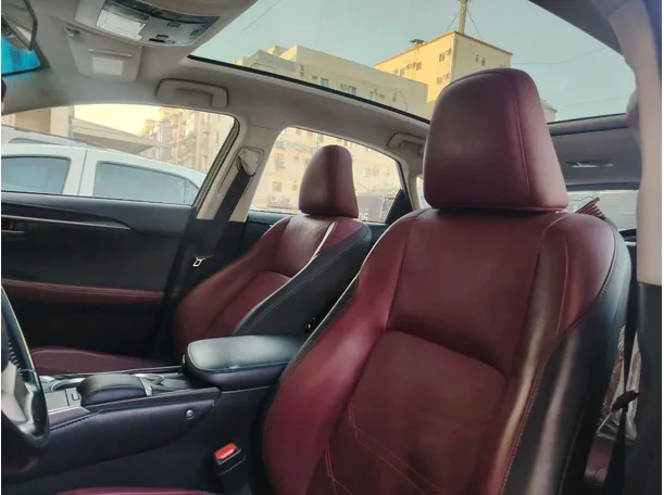 Car image 15