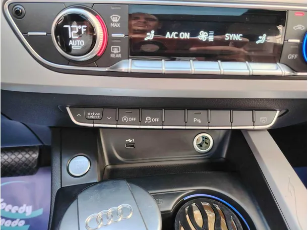 Car image 24