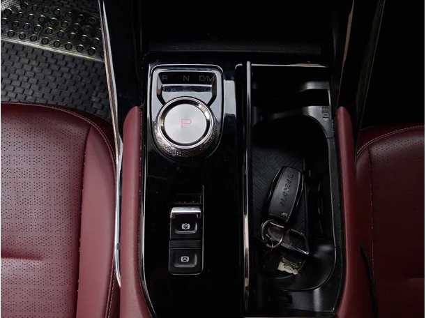 Car image 18