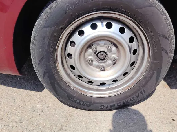 Car image 10