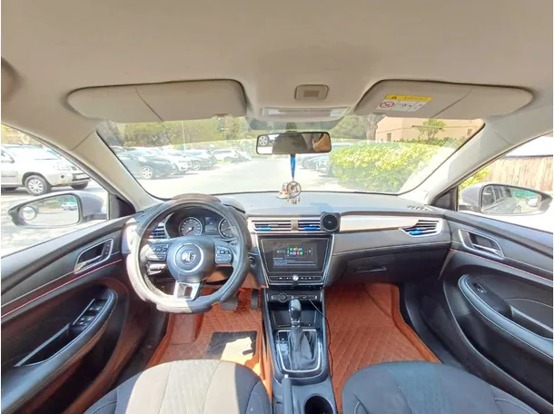 Car image 17