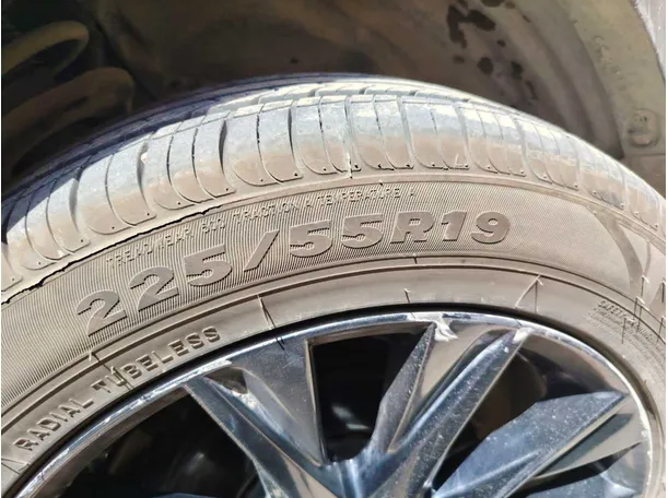 Car image 27