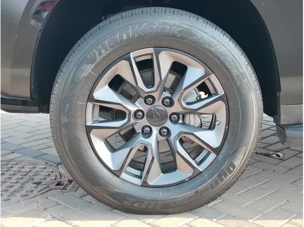 Car image 10