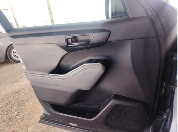 Car image 31