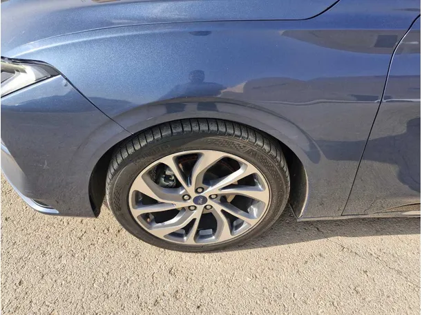 Car image 9