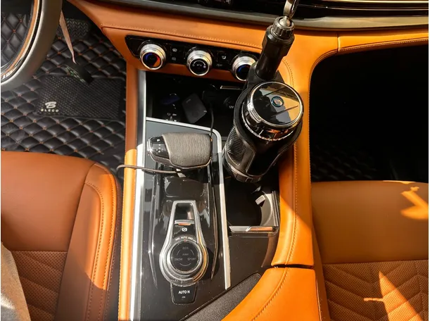 Car image 17