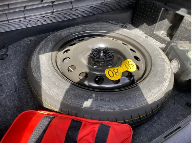 Car image 29
