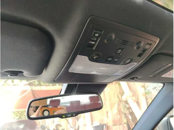 Car image 36