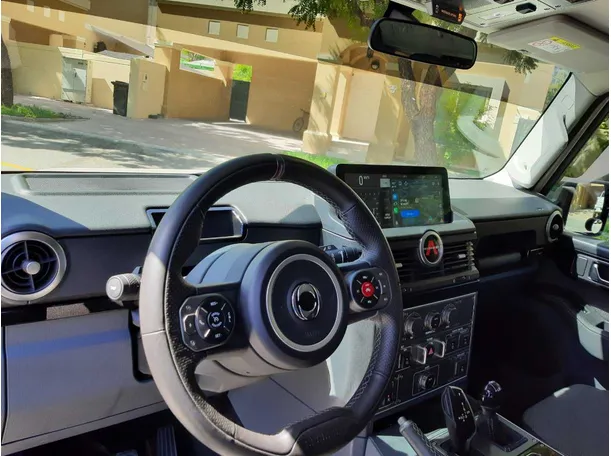 Car image 11