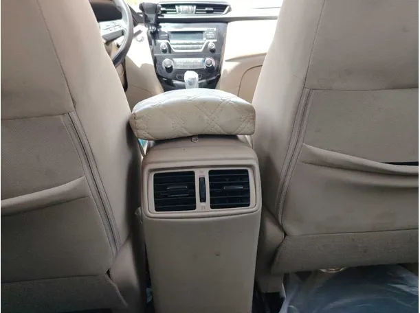 Car image 27